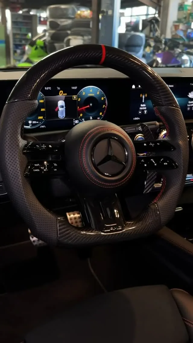 Volante Mercedes personalizzato nel terzo post Instagram di CI-Motors